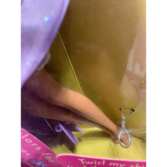 1997 Mattel USED TWIRLIN' MAKE-UP Teresa Barbie JEWEL Skirt‎ Surprises Twirling - Picture 7 of 7